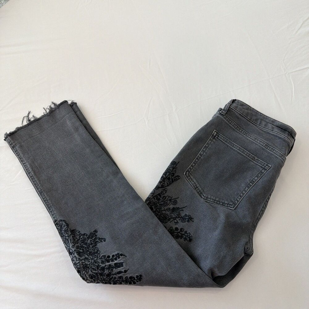 Free People We The Free Sz 27 Jeans Grey Black Embroidered Floral Denim Raw Hem - Picture 3 of 16